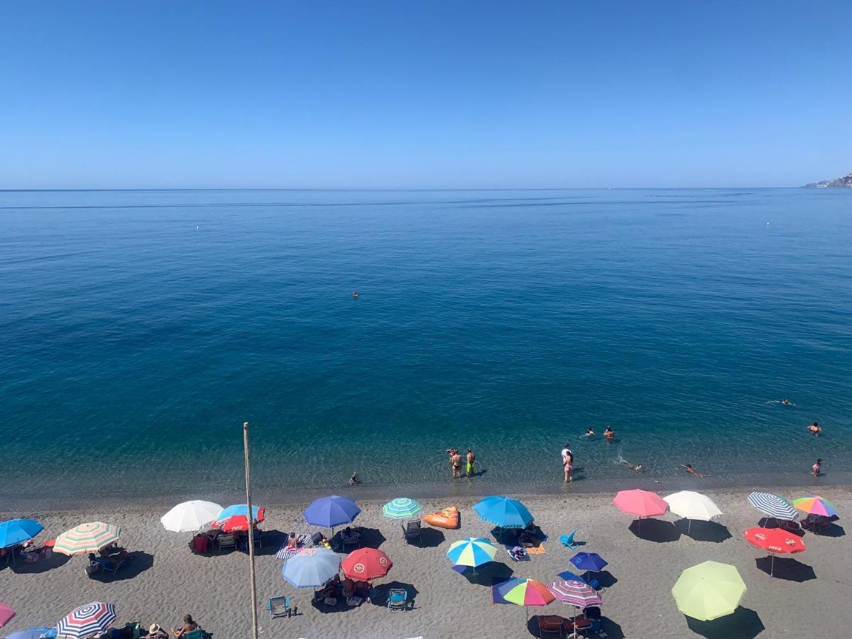 Ocean Beach Salobrena Bagian luar foto